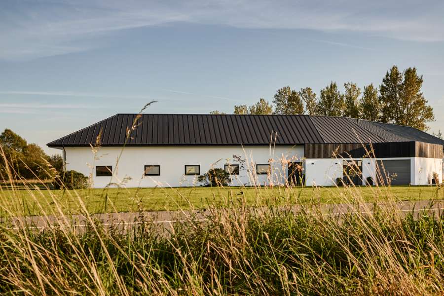 Stylish luxury home near Hillerød enhanced with steel profiles on the roof, Hanebjergvej 3, 3400 Hillerød, Denmark